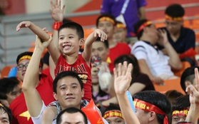 Fan Việt nhún nhảy theo "hit" của Sơn Tùng M-TP tiếp sức thầy trò Miura
