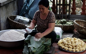 Về làng bánh chưng ven đô ngày cận Tết