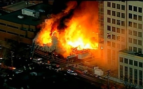 Cháy lớn ở trung tâm thương mại, ít nhất 14 người bị thương