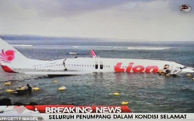 Máy bay chở 108 hành khách trượt đường băng, lao xuống biển