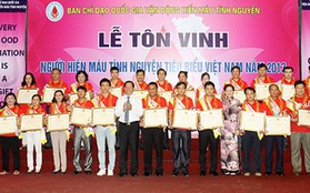 Tôn vinh 100 người hiến máu tiêu biểu