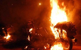 Xe téc chở dầu bất ngờ phát nổ, 31 người "hôi của" chết cháy