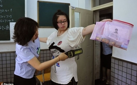 Cấm nữ sinh mặc áo lót có gọng đi thi Đại học