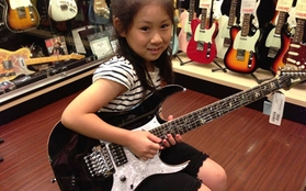 Cô bé 8 tuổi có tài đánh guitar cực đỉnh