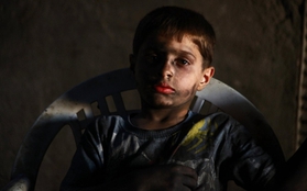 Ám ảnh bé trai 10 tuổi trong xưởng sửa chữa vũ khí tại Syria