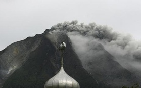 Núi lửa phun trào dữ dội, 6.000 người dân phải sơ tán
