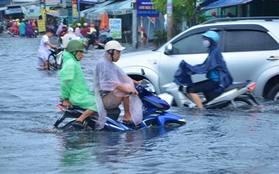 Mưa lớn, Sài Gòn lại ngập trong biển nước