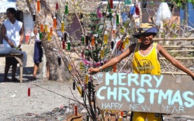 Chùm ảnh xót xa người dân Philippines đón Giáng sinh sau siêu bão Haiyan