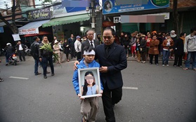 Lễ đưa tang đầy nước mắt của cô gái bị chém và thiêu sống ở Đà Nẵng