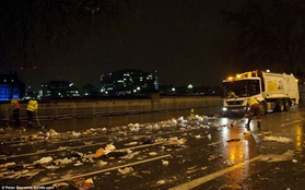 Đường phố London ngập trong 82 tấn rác sau đêm giao thừa 