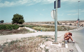 Bộ ảnh chân thực về "gái đứng đường" ở Tây Ban Nha