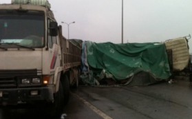 Xe tải gây tai nạn, cao tốc Pháp Vân - Cầu Giẽ ùn tắc 10km