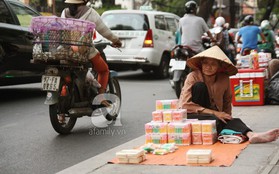 Sự thật nhức nhối phía sau những ông bà cụ bán tăm bông ở Sài Gòn