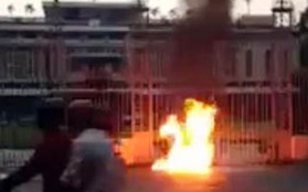 Một phụ nữ tự thiêu trước cổng Dinh Thống Nhất để phản đối Trung Quốc