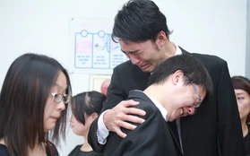Bạn bè, người thân chết lặng khi nhìn di ảnh Toàn Shinoda