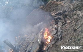 Cận cảnh hiện trường vụ máy bay trực thăng rơi ở Thạch Thất