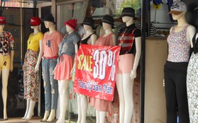 Hà Nội: Chớm thu, shop thời trang đua nhau xả hàng tồn 