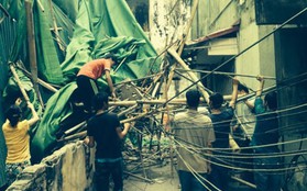 Hà Nội: Giàn giáo từ tầng 11 đổ sập xuống nhà dân