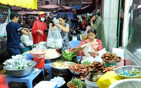Thu gần 15 triệu đồng mỗi đêm nhờ bán xôi ở Sài Gòn
