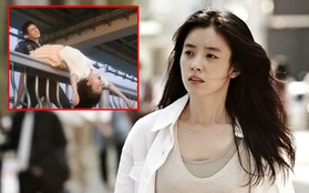 Rơi xuống biển, Han Hyo Joo suýt "lộ hàng"