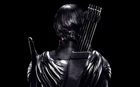 Katniss (Jennifer Lawrence) kiên quyết giấu mặt sau đôi cánh Húng Nhại