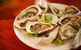 Ăn hải sản cùng Bà Tưng tại Five Oysters