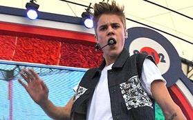 Justin Bieber rủ fan Nhật rap "Baby"