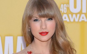 CMA Awards 2012: Taylor Swift tay trắng về nhà