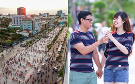 Giới trẻ Sài Gòn hào hứng pose hình tại phố đi bộ Nguyễn Huệ