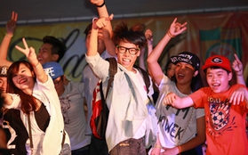 Teen Nguyễn Bỉnh Khiêm "quậy" tưng bừng trong prom cuối năm