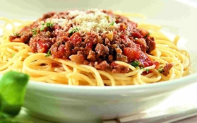 Hà Nội: Lạ miệng spaghetti vỉa hè rẻ mà ngon