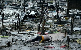 Chùm ảnh: Những thi thể nằm la liệt gây ám ảnh trong siêu bão Haiyan 