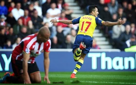 Sanchez ghi cú đúp, Arsenal khuất phục Sunderland
