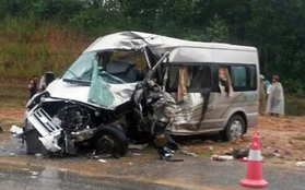 Xe rước dâu gặp nạn trên cao tốc Nội Bài – Lào Cai, 6 người thương vong