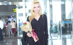 Cận cảnh nữ DJ Malaysia "gợi cảm nhờ phẫu thuật thẩm mỹ" tại sân bay Nội Bài
