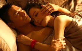 Lưu Đức Hoa có cảnh giường chiếu với 2 người đẹp