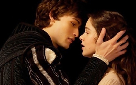 Romeo - Juliet 2013 khóa môi nồng nàn