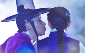 Lee Jun Ki lén trao người đẹp "nụ hôn pháo hoa"