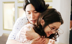 Jang Nara giật mình vì được Jang Hyuk ôm chầm từ sau lưng