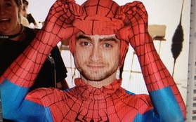 Daniel Radcliffe nghịch ngợm đội lốt Siêu Nhện đẹp trai