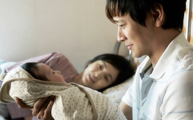 Song Hye Kyo cùng chồng màn ảnh hạnh phúc đón con trai đầu lòng