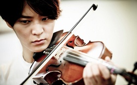 "Thiên tài âm nhạc" Joo Won say sưa chơi đàn