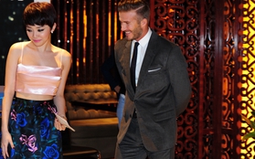 Beckham không rời mắt khỏi "bạn đồng hành" xinh đẹp Tóc Tiên