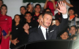 Cận cảnh vẻ quyến rũ chết người của David Beckham khi đi dự tiệc tại Hà Nội