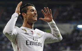 Ronaldo "ngó lơ" fan, tự xỉ vả bản thân sau trận thua sốc
