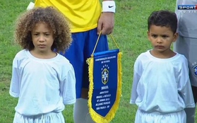 Cái kết có hậu của 2 cậu nhóc có vẻ ngoài "y xì đúc" David Luiz và Thiago Silva