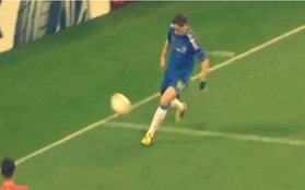 Clip: Torres xử lý bóng như cầu thủ nghiệp dư