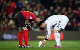 Tình huống "chơi chiêu" thất bại của Pinto trước Ronaldo