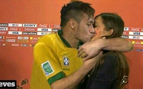 Neymar "cưỡng hôn" bạn gái Casillas