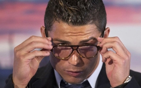 Ronaldo "không thèm tiếp" Sepp Blatter